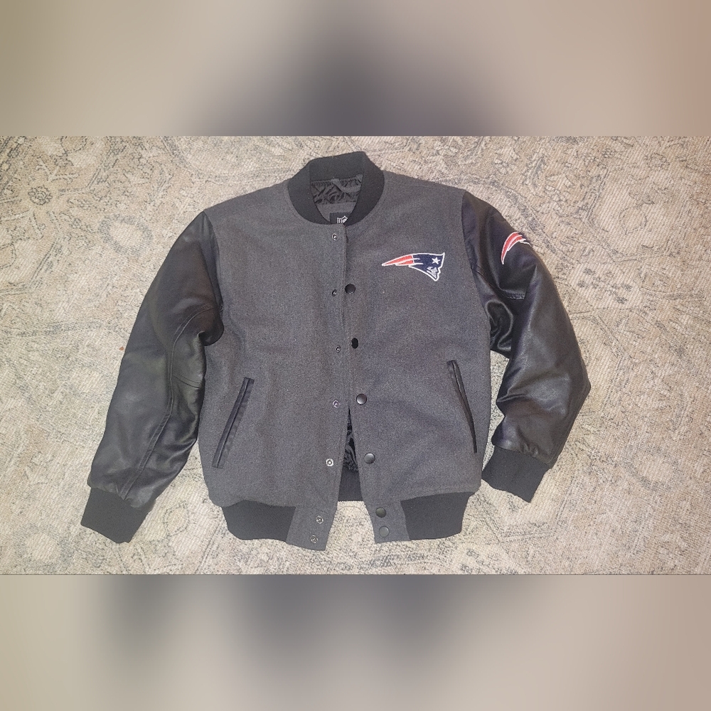 Kids New Englad Patriots NFL Black and Gray Varsity Jacket Sz M 10/12
